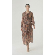Apsen Collection Apsen Kadın Kahverengi Şifon Çiçek Desenli Fırfır Yaka ve Etek Detaylı Tesettür Elbise 4521-135