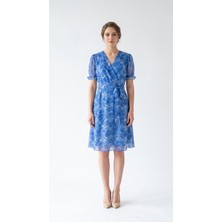 Apsen Collection Apsen Kadın Mavi Çiçek Desenli Kruvaze Yaka Kuşaklı  Midi Boy Şifon Elbise 4529-110