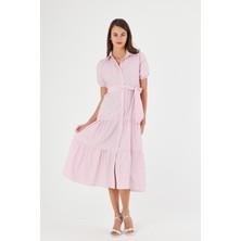 Apsen Collection Apsen Kadın Pembe Renk Kuşaklı Boydan Düğmeli Eteği Volanlı Çizgili Midi Elbise 4501-120