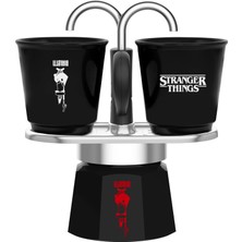 Str Store Stranger Things Set Mini Express: Ocak Üstü Espresso Pişirici + 2'li Seramik Isıya Duyarlı Shot Bardağı Seti, Renk Değiştiren, Indüksiyonlu Ocaklar Için Uygun Değil, Siyah
