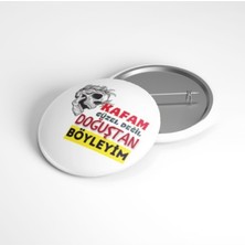 Beyaz Penguen Kafam Güzel Değil Doğuştan Böyleyim - 58MM Rozet