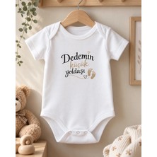 Igigi Collection Igıgı Collection Dedemin Küçük Yoldaşı Yazılı Pamuklu Kısa Kollu Çıtçıtlı Bebek Zıbını
