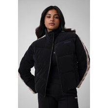 Guess Yüksek Yakalı Şişme Mont V5BL11WGYC2