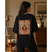 Can Moda Canmoda Erkek Siyah Oversize Etnik Halı Desenli Kedi Baskılı %100 Pamuk Tişört
