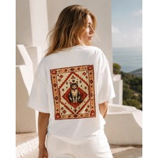 Can Moda Canmoda Beyaz Oversize Etnik Halı Desenli Kedi Baskılı %100 Pamuk Tişört
