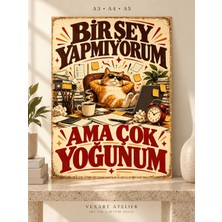 Vexart Atelier Bir Şey Yapmıyorum Retro Vintage Dekoratif Duvar Posteri – Esprili Ev Girişi ve Antre Tablosu 21 x 29.7 cm