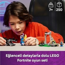 Fortnite Muzaffer ve Tamirci Çırağı'nın Kampı 77075-7 Yaş ve Üstü Kız ve Erkek Çocuklar Için Tamirci Çırağı ve Iskelet Dahil Video Oyunu Figürler