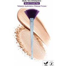 Real Techniques Brush Crush Fan - Yelpaze Aydınlatıcı Makyaj Fırçası