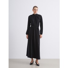 LC Waikiki Lcw Modest Siyah Dik Yaka Dokulu Elbise