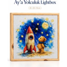 212toyzz Ay'a Yolculuk Light Box – Çocuklar Için Işıklı Gece Lambası, Ahşap Dekoratif LED Çocuk ve Bebek Odası Aydınlatması 25X25X10 cm