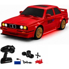 Kumandalı Retro Drift Arabası Retro Efsane Kasa 30 Km/h Sürat Yapabilen 4x4 Şarjlı Hız Ayarlı LED Işıklı 7 Farklı Renk 2 Farklı Mod (Kırmızı)