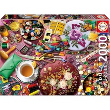 - Yetişkinler Için 2000 Parça Yapboz | Dikiş Masası Yapıştırıcı Yapboz Içerir. Ölçüler: 96 x 68 Cm. 14 Yaşından Itibaren (20263)