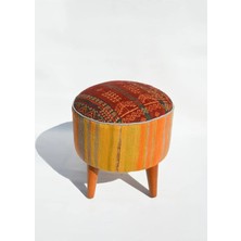 Kilim Co. Lucy Kilim Detaylı Ahşap Ayaklı Puf