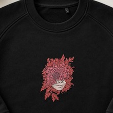 Sürreal Krizantem Yüzlü Kadın Nakışlı Bisiklet Yaka Sweatshirt Unisex