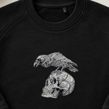 Kuzgun ve Kurukafa Gotik Nakışlı Bisiklet Yaka Sweatshirt Unisex