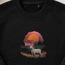 Gün Batımı Dağ ve Koyun Nakışlı Bisiklet Yaka Sweatshirt Unisex