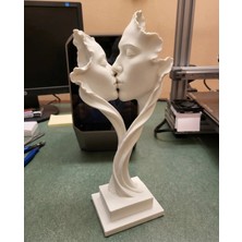 Popüler Sepet 3D Baskı Öpüşen Çift Heykeli Çiçek Yapraklı Soyut Aşk Heykeli Masaüstü Dekoratif Obje Beyaz
