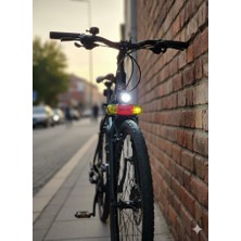 Bisiklet Sinyal Lambası ve Fener Seti. Görünürlüğünüzü Sağlayan Dört Mod Işık Tam Bir