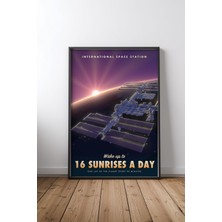 16 Sunrises A Day – Orbital Dawn Over The Iss Çerçeveli Tablo Poster Salon Duvar Dekoru Hediye