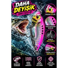 Premium Profesyonel Titreşimli At-Çek Yemi – Parlak Pembe Gümüş Renkli, Reflektör Gövdeli, Gerçekçi 3D Gözlü, Keskin Üçlü Iğneli