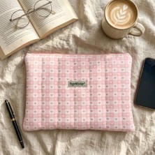Ayza Stüdyo Yumuşacık Dolgulu iPad Tablet Çantası - Pembe Kalpli Pötikare Desenli 10-13 Inç Uyumlu