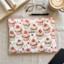Ayza Stüdyo Yumuşacık Dolgulu iPad Tablet Çantası - Kirazlı Cupcake Desenli 10-13 Inç Uyumlu