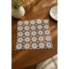 East West Trading El Yapımı 60 Numara Pamuklu Dantel Örtü, Kare Sehpa ve Vitrin Örtüsü (26X26 Cm)
