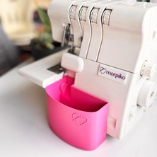 Overlok Makinesi Atık Kutusu – Singer 14SH654, 14SH754, 14HD854, HD0405S, S010L Modelleriyle Uyumlu – Iplik ve Kumaş Artıkları Için 3D Yazıcı Üretimi Çöp Kutusu, Fuşya, Xl