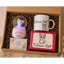 Minik Esnaf Dream Cat Premium Hediye Kutusu Kedi Severlere Özel Hediye Seti | Işıklı Kedi Kar Küresi, Kedi Kupa Bardak ve Özel Not Kartı | Doğum Günü Hediyesi | Premium Hediye Kutusu