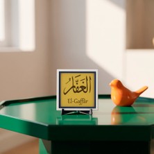 Miaju Manevi Güven ve Huzur Temalı Özgün Kaligrafi Çizgisinde El-Gaffar Masa Dekoru - Minimalist Bir Dekorasyon Objesi, Misafirliğe Giderken Alınabilecek Özel Hediye (Kompakt Boyutlu) 10X10 cm