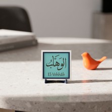 Miaju Manevi Dilek ve Temenni Temalı Kudsî Cömertlik Manalı El-Vehhâb Kaligrafisi Tasarım Masa Süsü - Görsel Zenginlik Sunan Bir Detay, Yeni Eve Hayırlı Olsun Armağanı Olarak (Minimalist) 10X10 cm