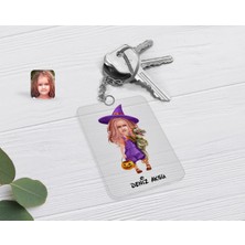 BK Gift Kişiye Özel Küçük Cadı Karikatürlü Şeffaf Pleksi Anahtarlık-1