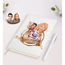 BK Gift Kişiye Özel Yılın En Mükemmel Çifti Karikatürlü Beyaz Defter ve Kalem Hediye Seti-30