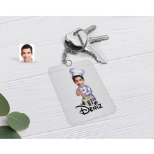 BK Gift Kişiye Özel Erkek Aşçı Karikatürlü Şeffaf Pleksi Anahtarlık-1