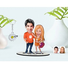 BK Gift Kişiye Özel Sevgililer Karikatürlü 3D Ahşap Biblo ve Isimli Silver Papatya Anahtarlık-54