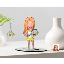 BK Gift Kişiye Özel Kadın Tenis Oyuncusu Karikatürlü 3D Ahşap Biblo ve Isimli Gold Papatya Anahtarlık-2