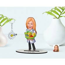 BK Gift Kişiye Özel Kadın Diyetisyen Karikatürlü 3D Ahşap Biblo ve Isimli Silver Papatya Anahtarlık-1
