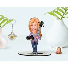 BK Gift Kişiye Özel Kadın Profesyonel Fotoğrafçı Karikatürlü 3D Ahşap Biblo ve Isimli Gold Papatya Anahtarlık-1