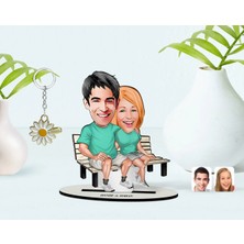 BK Gift Kişiye Özel Sevgililer Karikatürlü 3D Ahşap Biblo ve Isimli Gold Papatya Anahtarlık-55