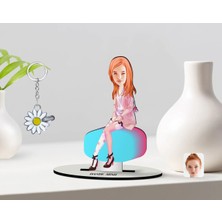 BK Gift Kişiye Özel Kadın Karikatürlü 3D Ahşap Biblo ve Isimli Silver Papatya Anahtarlık-32