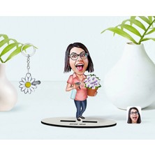 BK Gift Kişiye Özel Ev Hanımı Karikatürlü 3D Ahşap Biblo ve Isimli Silver Papatya Anahtarlık-2