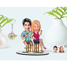 BK Gift Kişiye Özel Sevgililer Karikatürlü 3D Ahşap Biblo ve Isimli Gold Papatya Anahtarlık-51