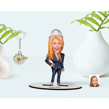 BK Gift Kişiye Özel Kadın Mühendis Karikatürlü 3D Ahşap Biblo ve Isimli Gold Papatya Anahtarlık