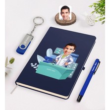 BK Gift Kişiye Özel Erkek Eczacı Karikatürlü Lacivert Defter Kalem 32GB USB Bellek Hediye Seti-4