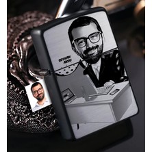 BK Gift Kişiye Özel Bay Genel Müdür Karikatürlü Benzinli Siyah Metal Çakmak - 1