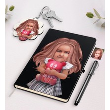 BK Gift Kişiye Özel Kız Çocuk Illüstrasyon Tasarımlı Siyah Defter Kalem ve Anahtarlık Hediye Seti-1