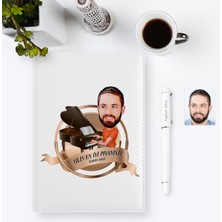 BK Gift Kişiye Özel Yılın En Iyi Piyanisti Karikatürlü 2023 Ajanda Kalem Seti