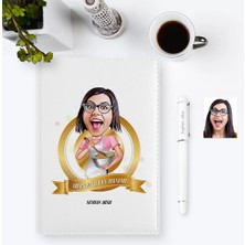 BK Gift Kişiye Özel Yılın En Iyi Ev Hanımı Karikatürlü 2023 Ajanda Kalem Seti - 1