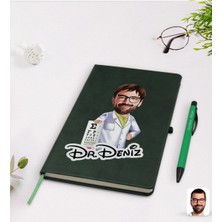 BK Gift Kişiye Özel Erkek Göz Doktoru Karikatürlü Yeşil Termo Deri Defter Kalem Seti Model 1