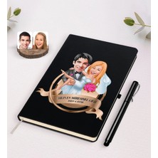 BK Gift Kişiye Özel Yılın En Mükemmel Çifti Karikatürlü Siyah Defter ve Kalem Hediye Seti-74